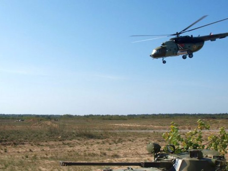 В Крыму вооруженные люди захватили украинский вертолет