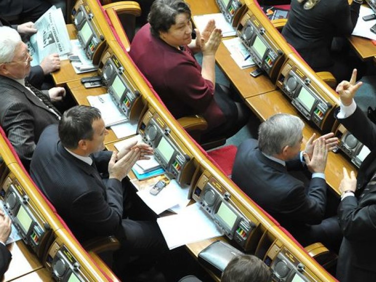 Верховная Рада проголосовала за амнистию еще 5 участников евромайдана