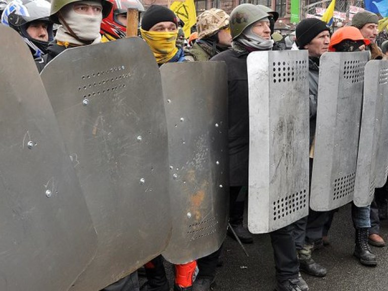 &#8220;Правый сектор&#8221; пикетировал здание Высшего хозсуда, которое оцепили самооборонцы Майдана