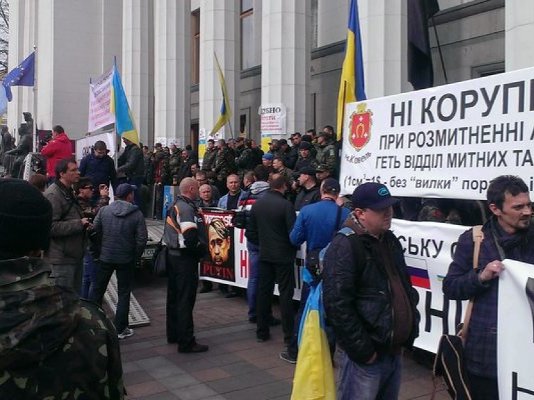 Верховную Раду снова пикетируют самооборонцы Майдана (ФОТО)