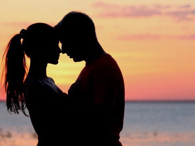 В романтических отношениях всегда работает закон поддержания интереса — психолог