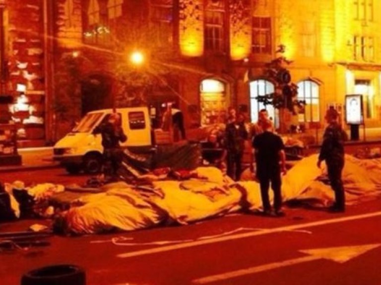 Майдан добровольно собирает палатки