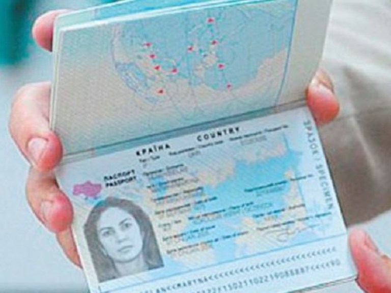 Биометрические паспорта украинцы смогут получить лишь через 5 лет