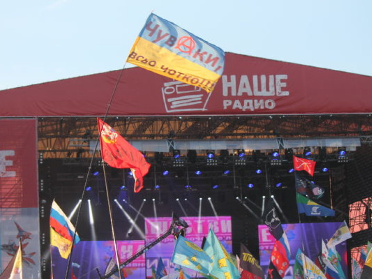Рок-фанаты подняли украинский флаг на российском фестивале «Нашествие-2014»