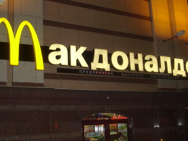 В российской сети McDonalds опровергли слухи о закрытии, но подтвердили усиление экономического давления