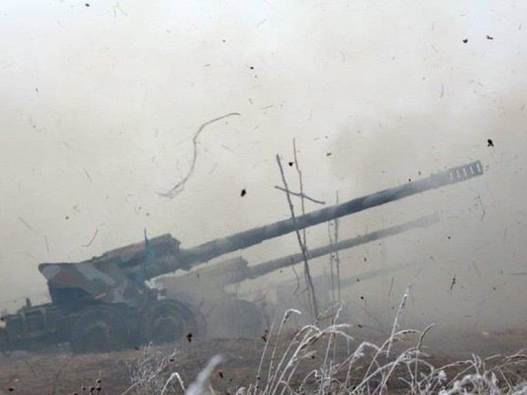 В Донецке слышны звуки артиллерийской стрельбы, а в Дебальцево &#8211; &#8220;зеленый коридор&#8221; для эвакуации населения &#8211; СМИ