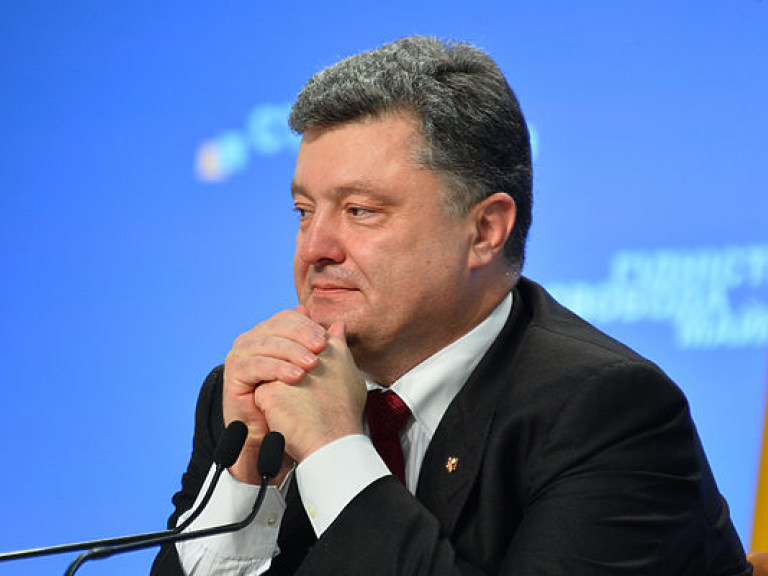 Порошенко отвел две недели на прекращение незаконной добычи янтаря на западе Украины