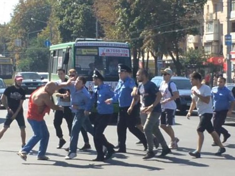 В Харькове на улице избили мужчину за футболку с надписью &#8220;СССР&#8221; (ФОТО)