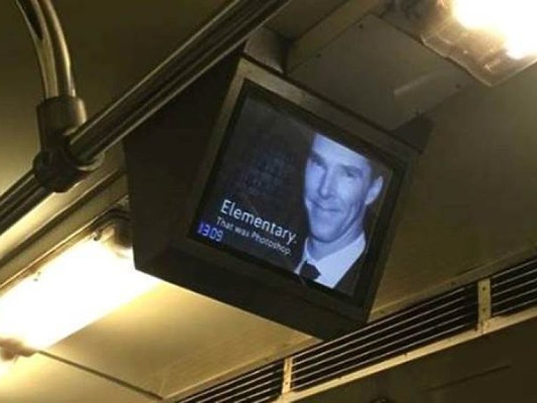 На мониторах Киевского метрополитена хакеры разместили фото с лицом Шерлока Холмса (ФОТО)