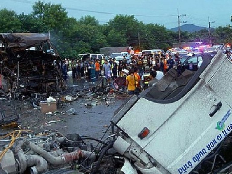 В Камбодже разбился грузовик со швеями: 12 человек &#8212; в критическом состоянии
