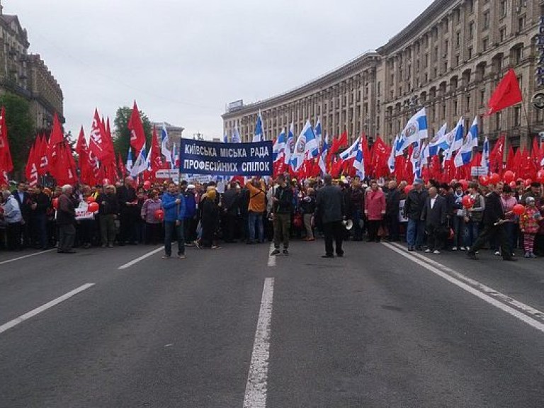 В Киеве проходит митинг по случаю Международного дня трудящихся (ФОТО)