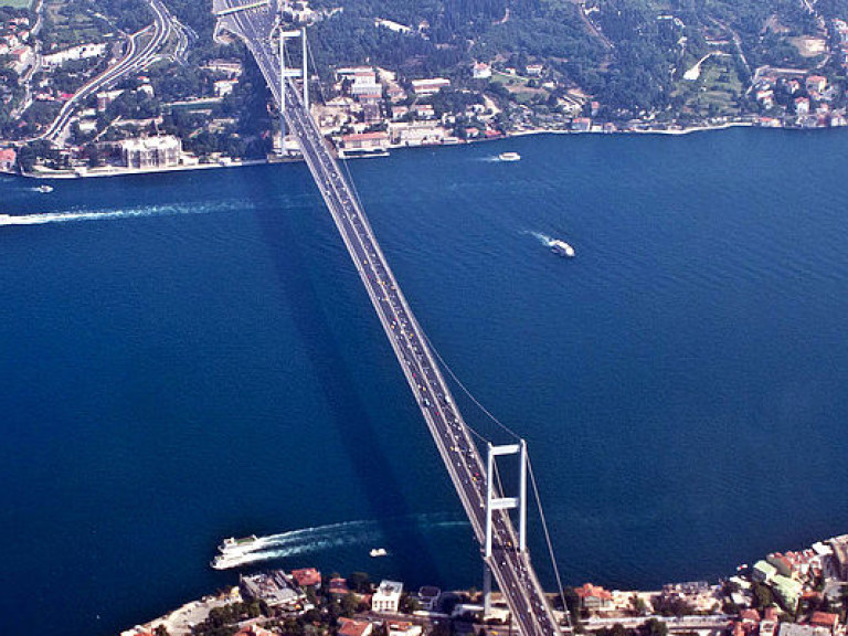 Турция временно закрыла пролив Босфор