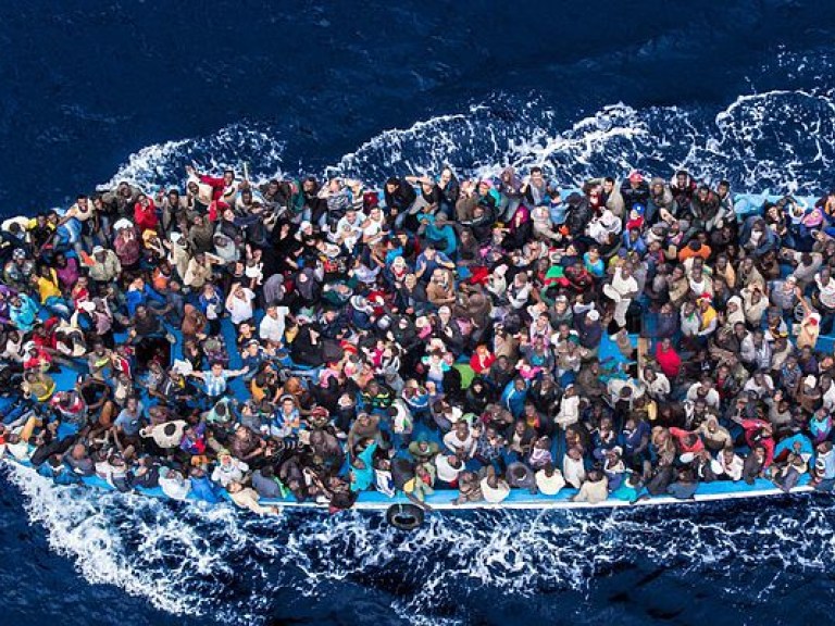 В Средиземном море пропали без вести более 120 мигрантов