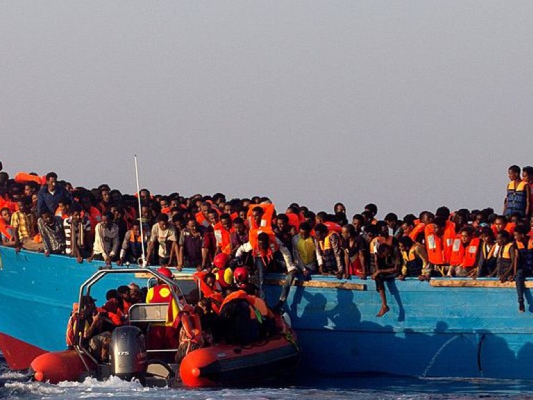 В Средиземном море спасли еще 5000 мигрантов, три человека погибли