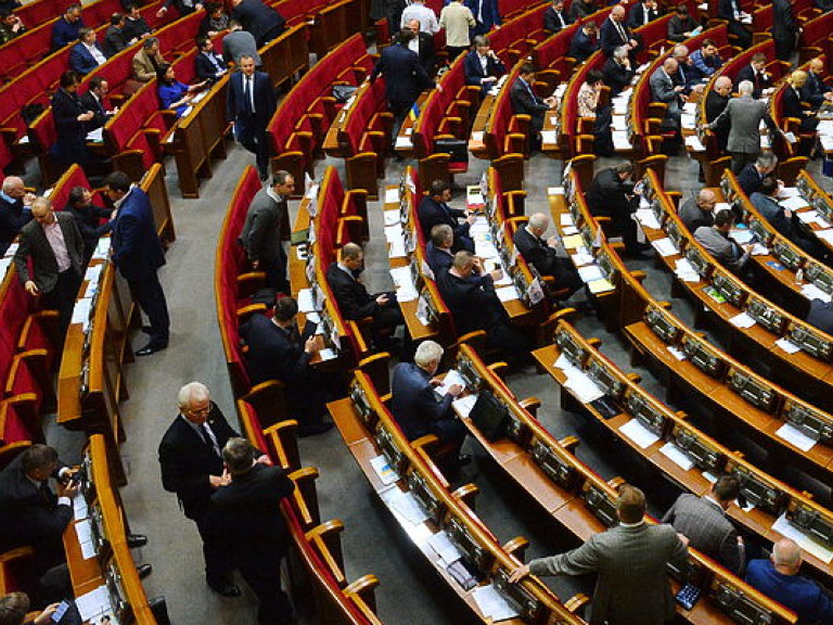 Депутатам предлагают дополнительно выделить из бюджета миллиард гривен &#8220;на округа&#8221;