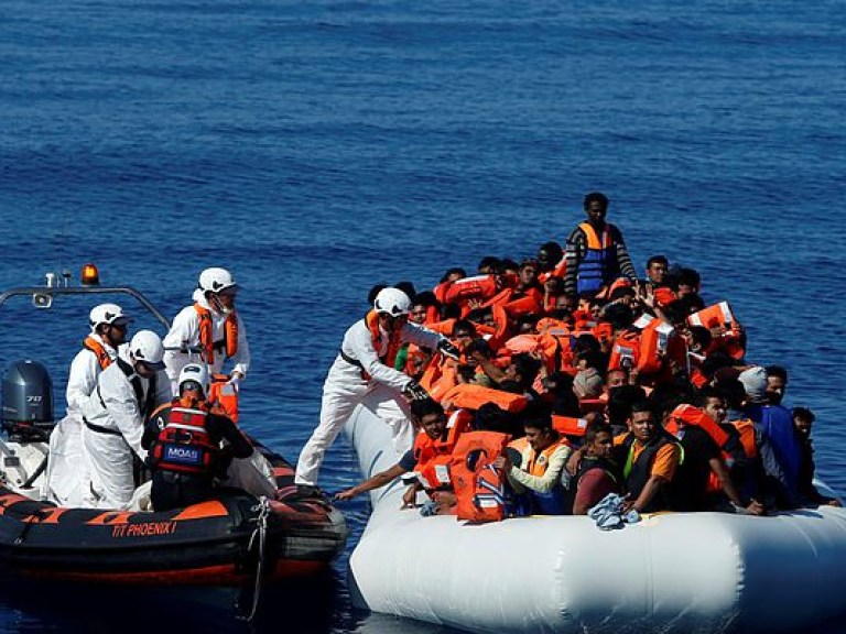 Тела 13 погибших мигрантов нашли в Средиземном море