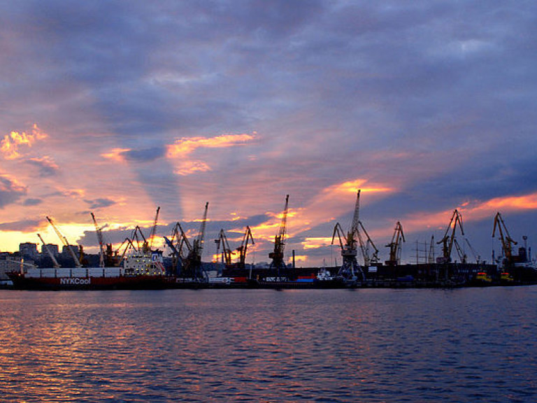 Перекрытие Керченского пролива приведет к большим убыткам Мариупольского порта – политолог