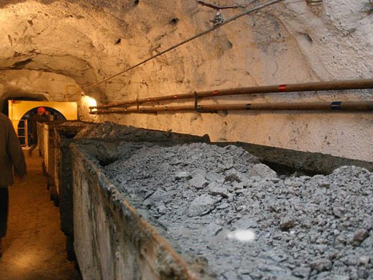 В Казахстане на шахте произошел выброс метана, есть погибшие