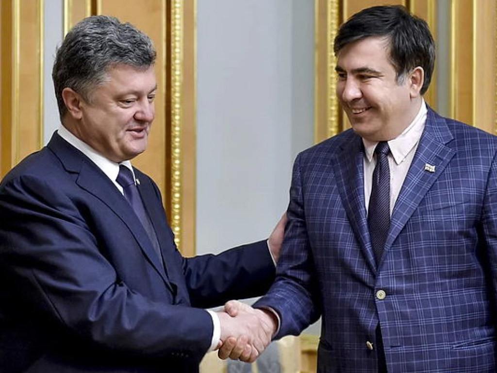 Политолог о митинге на Грушевского: Возможен сговор между командой Саакашвили и Порошенко