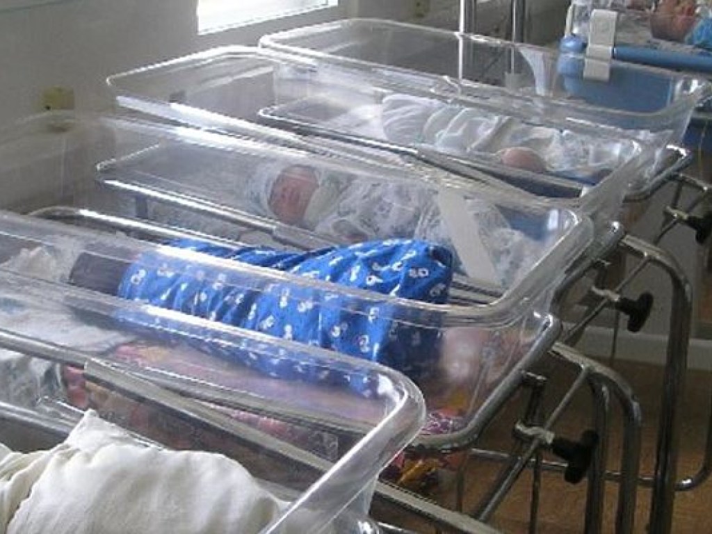 На Львовщине возле больницы нашли новорожденную девочку