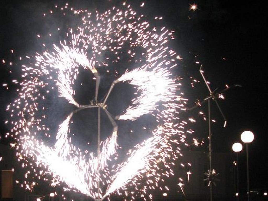 Пакистанец едва не сгорел от праздничного фейерверка на своем дне рождения (ВИДЕО)