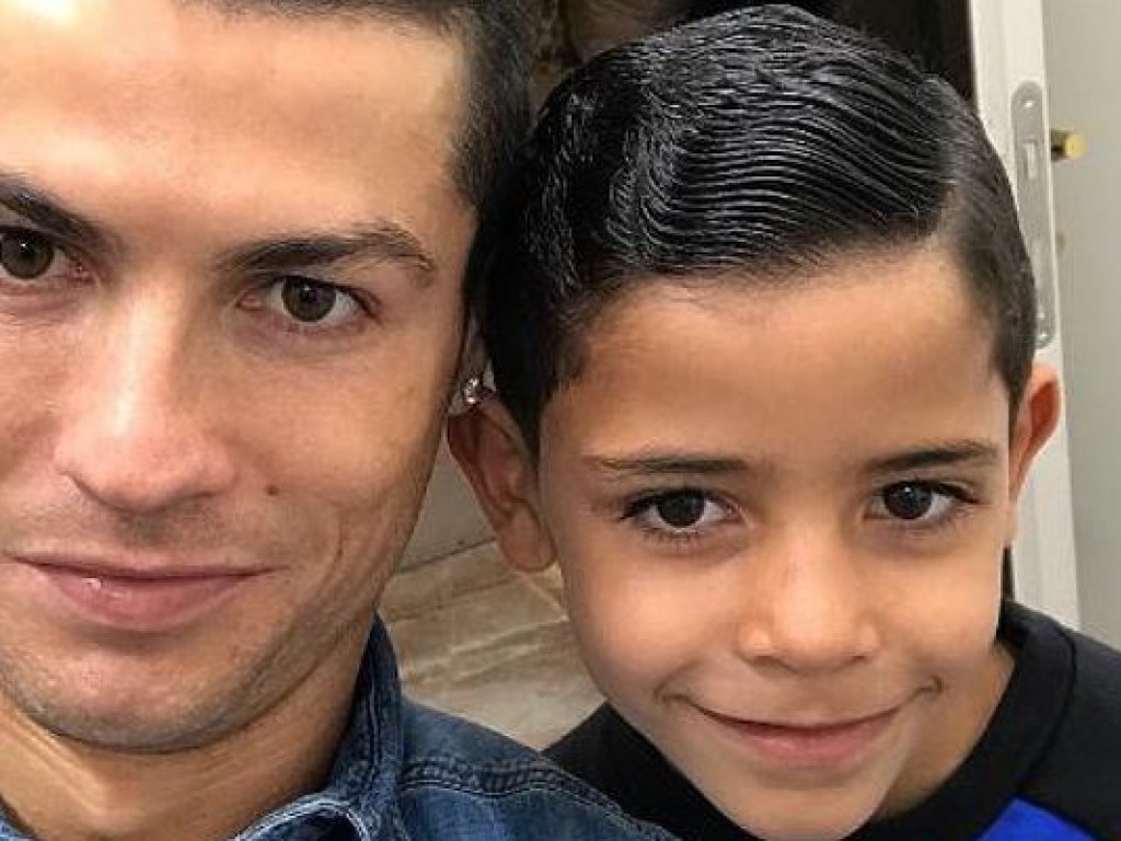 Сын Роналду удален из Instagram после слов о «кумире Месси»