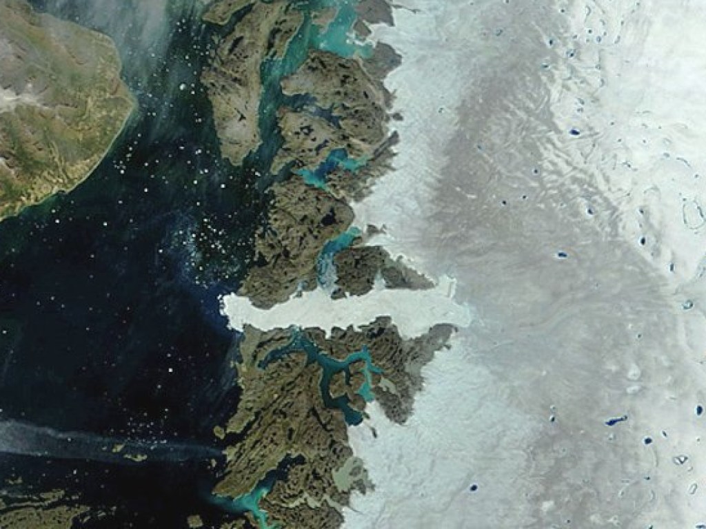 Ученые обнаружили в Гренландии «темную» зону из сажи и пыли (ФОТО)