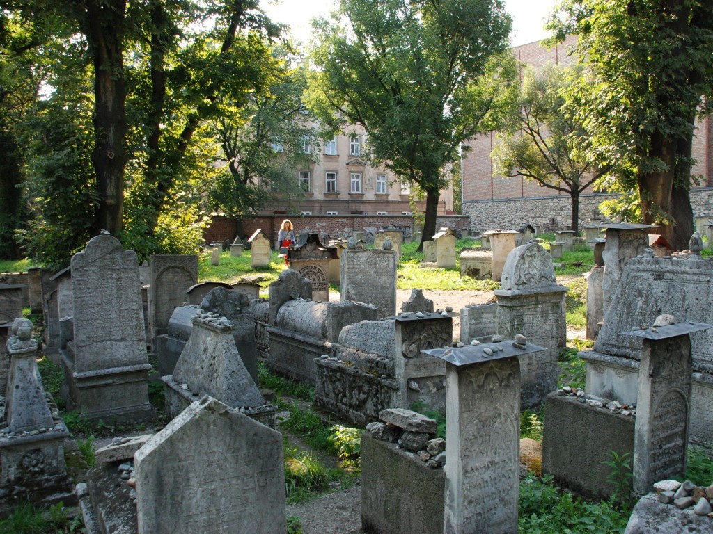 В Польше со старинного кладбища исчезли древние скелеты