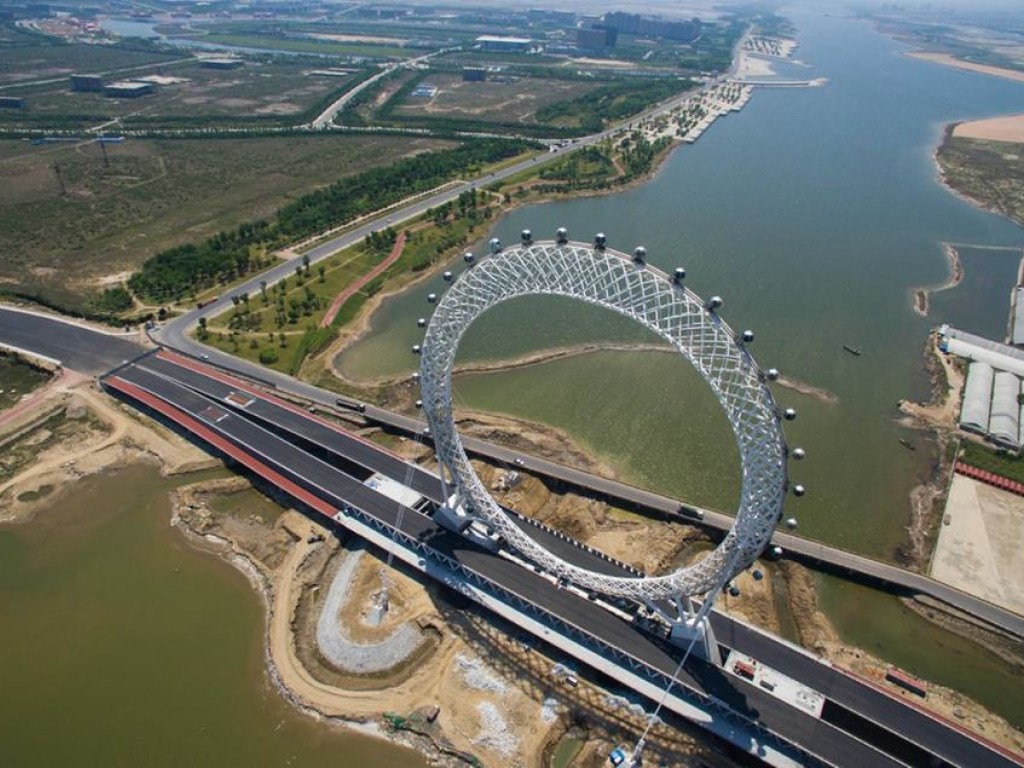 В Китае открыли 145-метровое колесо обозрения без центральной оси (ФОТО, ВИДЕО)