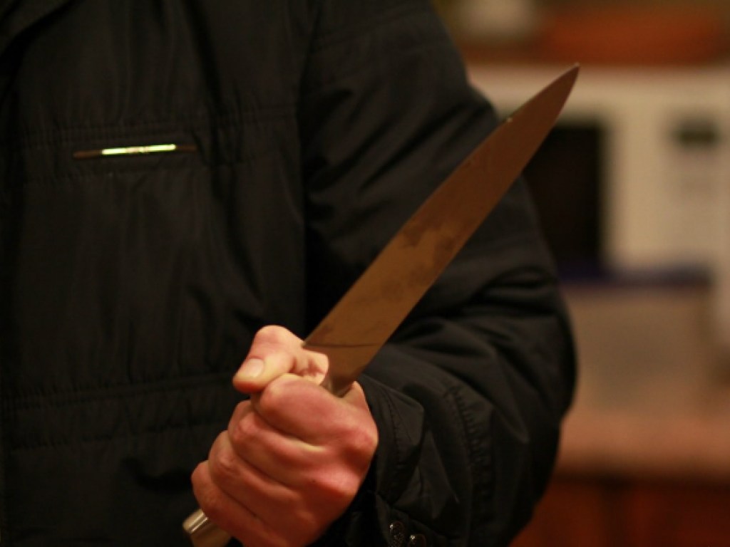 14-летний житель Луганской области ударил отца ножом в грудь