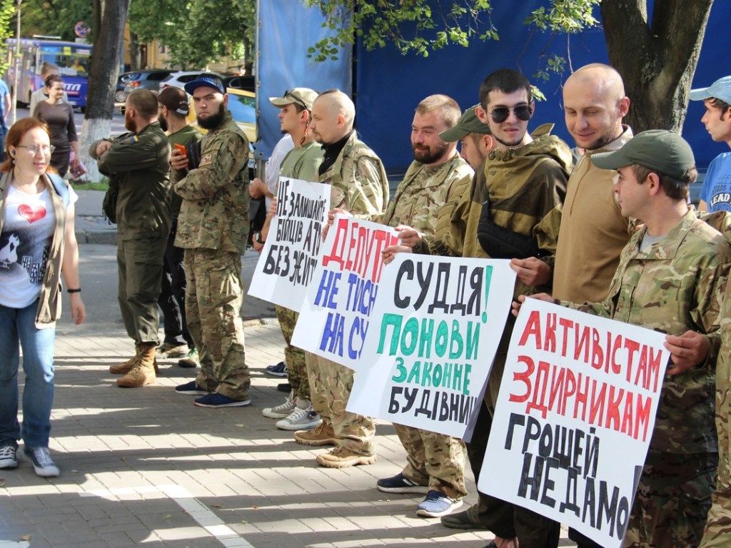 В Киеве бойцы АТО требуют от суда не лишать их жилья &#8211; СМИ