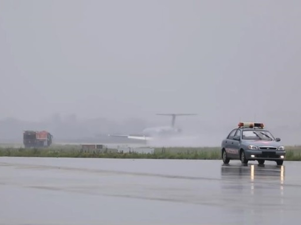 В Борисполе экстренно сел самолет, который должен был лететь в Анталию (ФОТО, ВИДЕО)