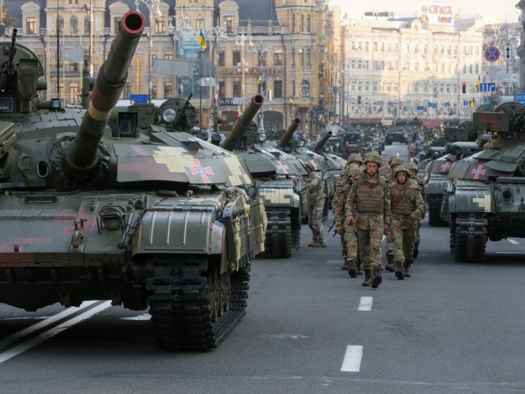 Жителей Киева попросили не пугаться вечерних артиллерийских залпов