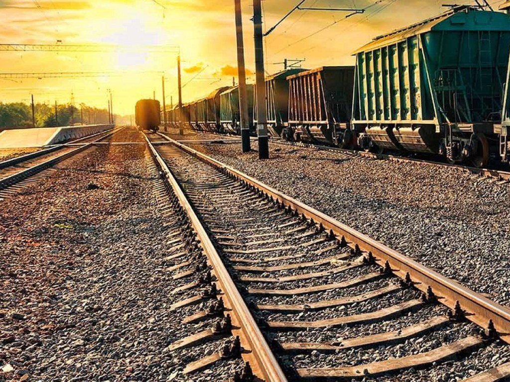 Коллапс на железнодорожной дороге: «Укрзализныця» заблокировала отправку грузов без объяснений