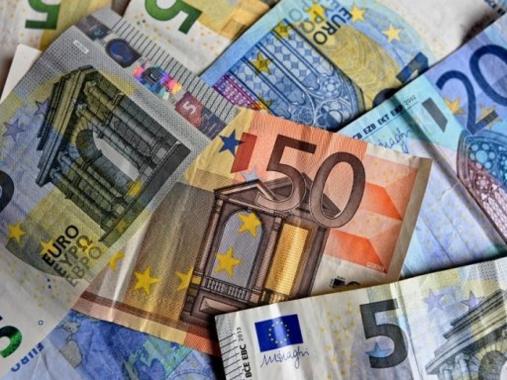 Владелец ресторана вернул туристке забытый кошелек с 13 тысячами евро