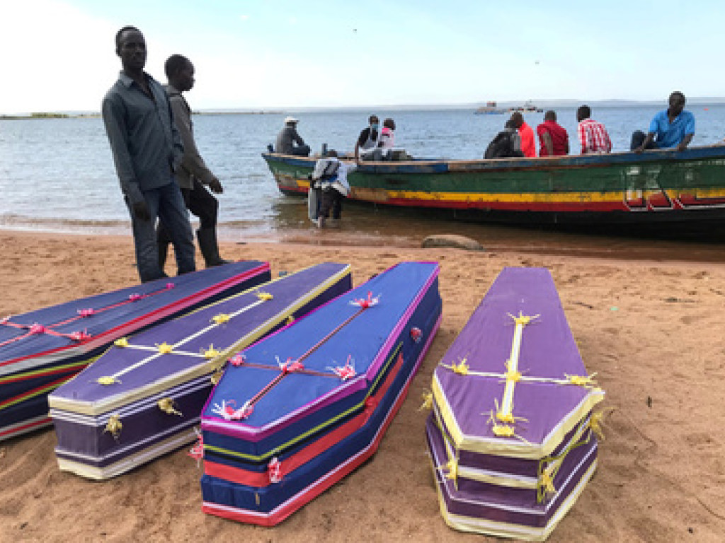 Крушение парома в Танзании: спасатели вытащили из воды более 200 трупов