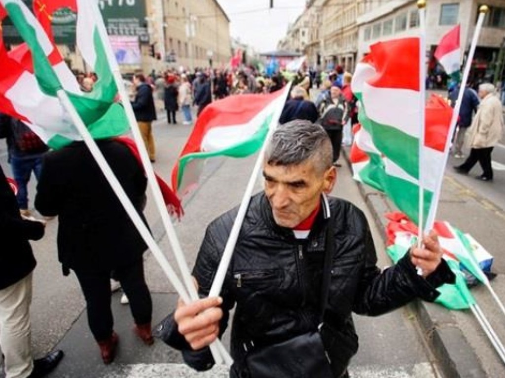 На Закарпатье венгры из списка «Миротворца» массово увольняются с работы