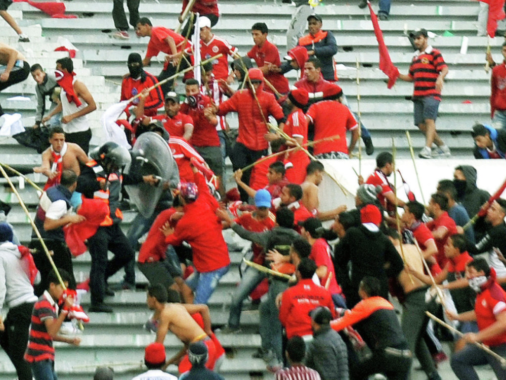 Агрессивная толпа: футбольные фанаты провоцируют драки, которые становятся все более опасными для общества