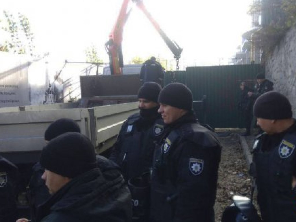 На Андреевском спуске в Киеве прогремела серия взрывов