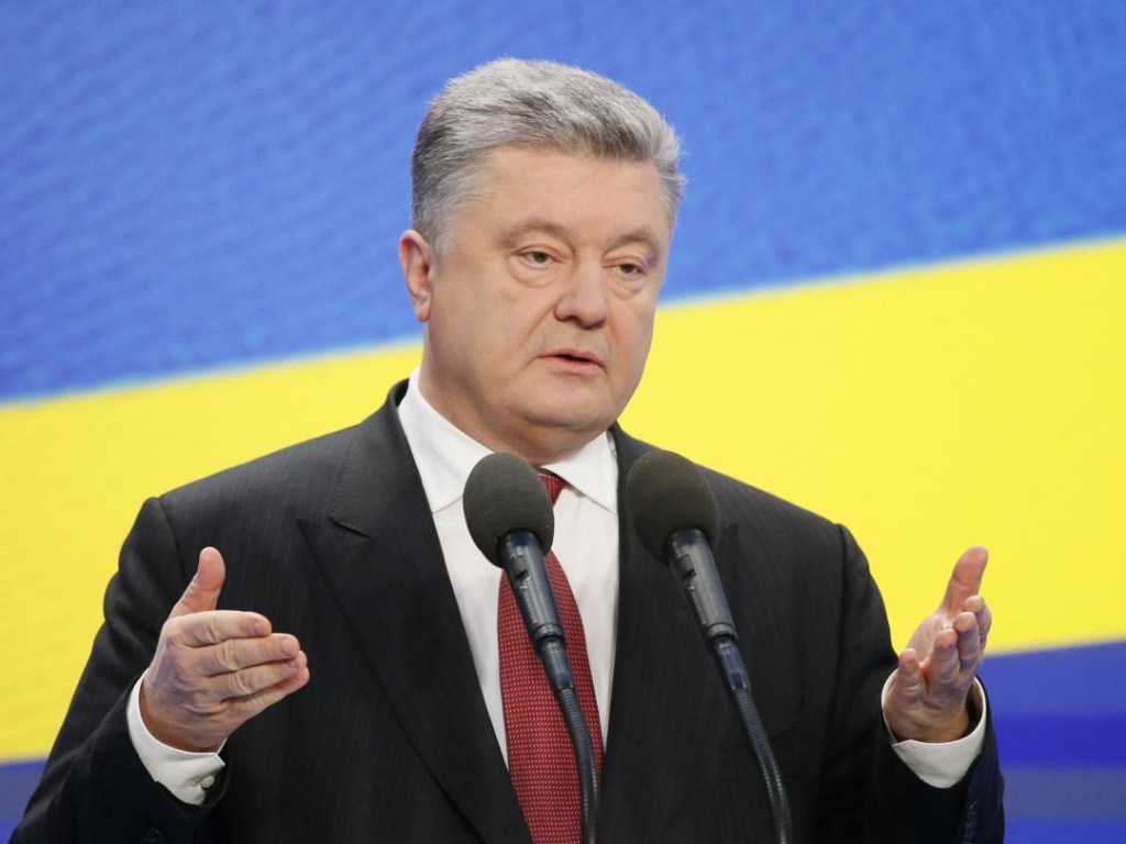 СМИ: Порошенко хотел вести переговоры с УПЦ тайно, и просил перенести их в Украинский дом