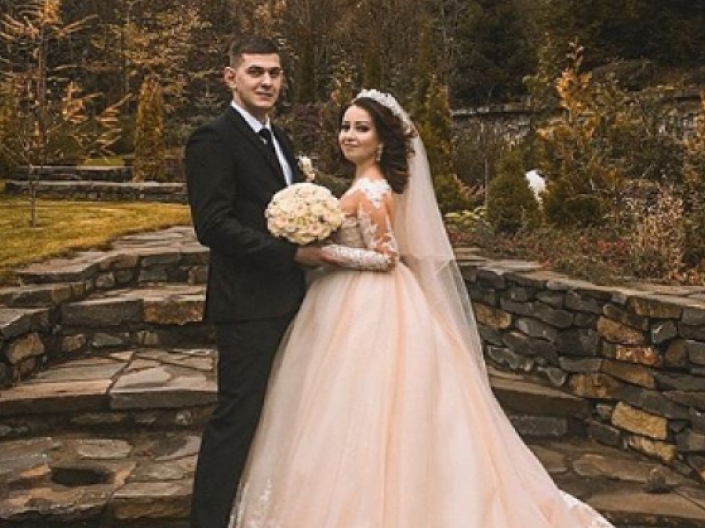 Платье не белое: Балога выдал замуж 19-летнюю дочь (ФОТО)