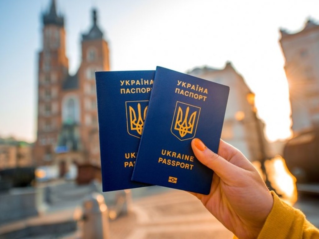 «Индекс паспортов»: украинцы могут без виз посещать 128 стран мира