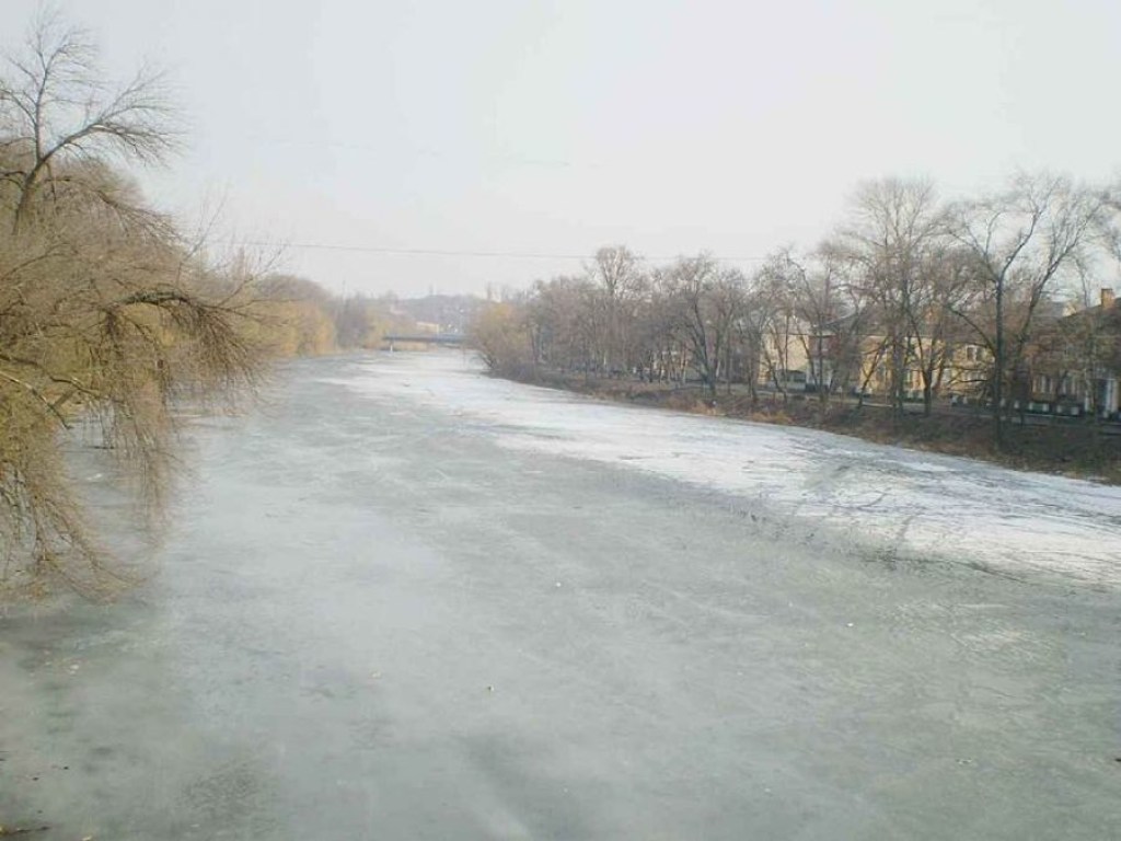 На реке Ингулец под лед провалились двое детей (ВИДЕО)