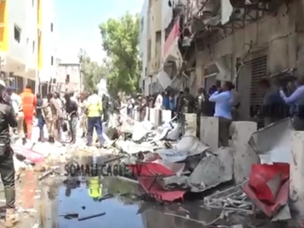 В Сомали взорвался автомобиль со взрывчаткой: погибли 11 человек (ВИДЕО)