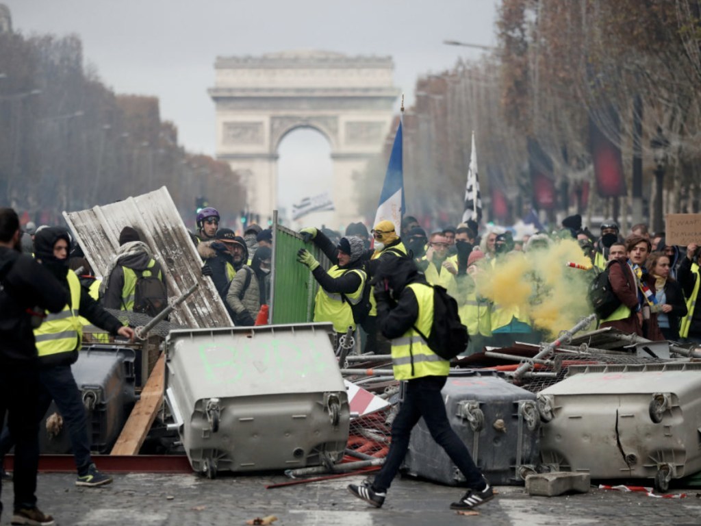 Европейский аналитик: во Франции зреет новая революция