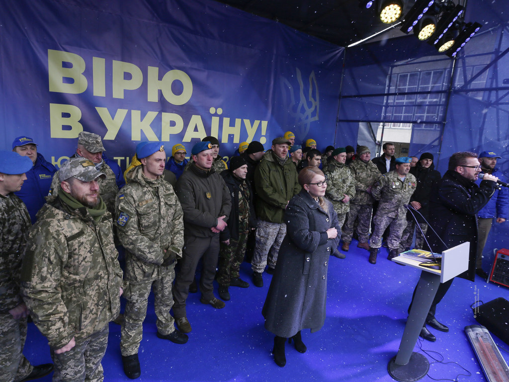 Вы &#8211; наш президент и главнокомандующий, &#8211; Юлию Тимошенко в туре по Украине сопровождают военные