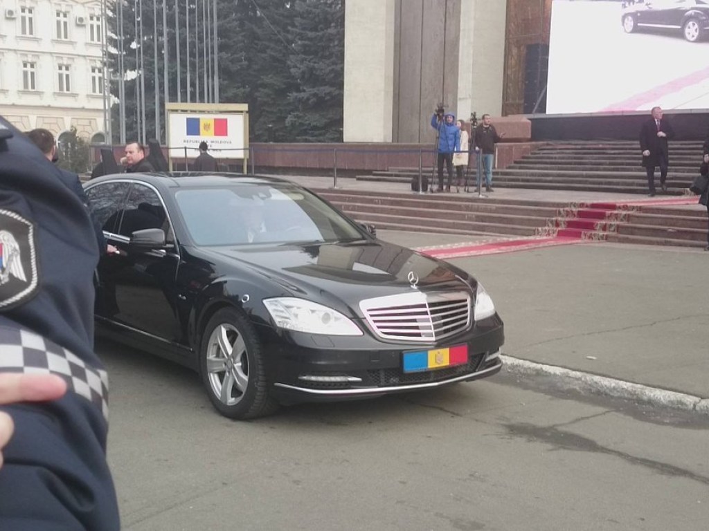 Кортеж президента Молдовы Додона попал в ДТП