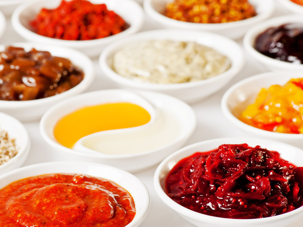 Диетолог рассказал о вреде готовых соусов и жареных блюд