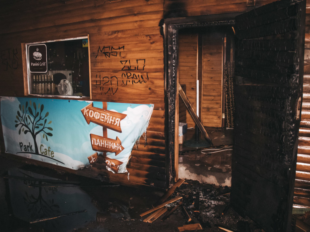 В Днепровском районе Киева сгорела кофейня (ФОТО)