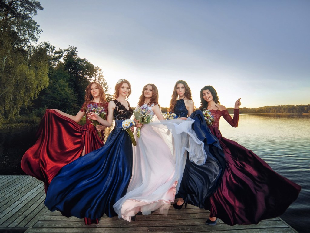 Мода-2019: Стали известны главные тренды среди выпускных платьев (ФОТО)